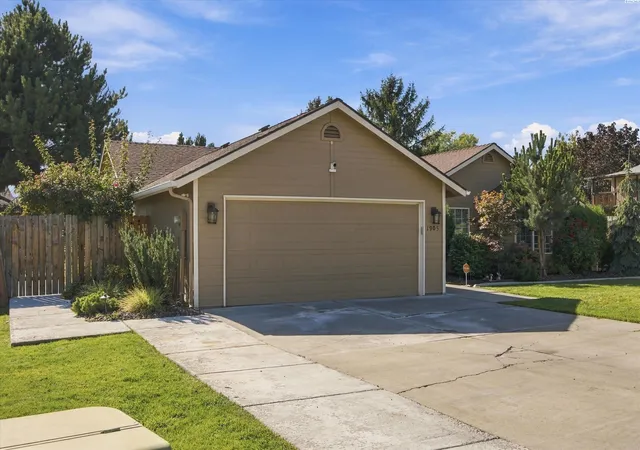 Photo 3 of Single family home for sale at 1905 W 24th Avenue, Kennewick, WA 99337 | MLS# PAC296897 | Listing updated on 2026-10-23