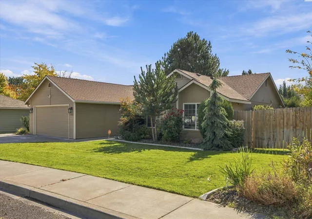 Photo 3 of Single family home for sale at 1905 W 24th Avenue, Kennewick, WA 99337 | MLS# PAC296897 | Listing updated on 2026-10-23