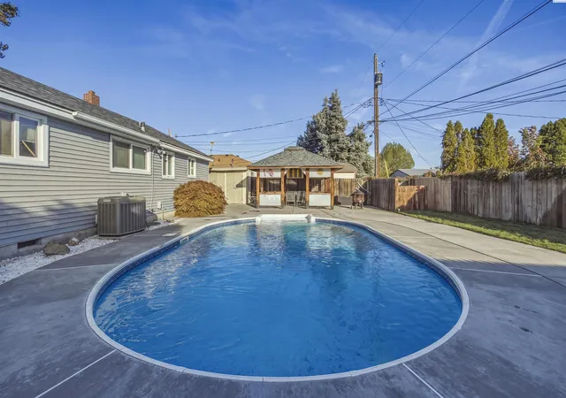 Photo 1 of Sale Pending at 1838 W Octave St, Pasco, WA 99301 | MLS# PAC296900 | Listing updated on 2026-10-21