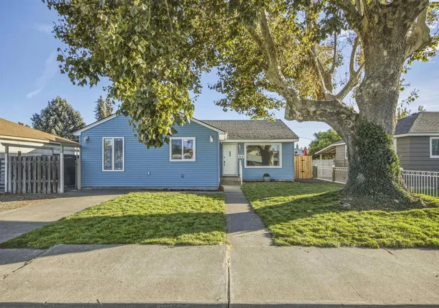Photo 2 of Sale Pending at 1838 W Octave St, Pasco, WA 99301 | MLS# PAC296900 | Listing updated on 2026-10-21