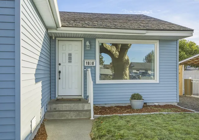 Photo 3 of Sale Pending at 1838 W Octave St, Pasco, WA 99301 | MLS# PAC296900 | Listing updated on 2026-10-21