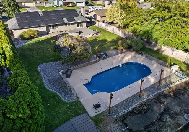 Photo 3 of Single family home for sale at 3305 W 23rd Avenue, Kennewick, WA 99337 | MLS# PAC296911 | Listing updated on 2026-10-21