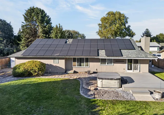 Photo 4 of Single family home for sale at 3305 W 23rd Avenue, Kennewick, WA 99337 | MLS# PAC296911 | Listing updated on 2026-10-21