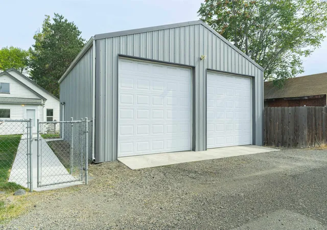 Photo 3 of Single family home for sale at 409 N Garfield St, Kennewick, WA 99336 | MLS# PAC296912 | Listing updated on 2026-10-18