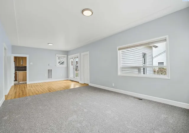 Photo 4 of Single family home for sale at 409 N Garfield St, Kennewick, WA 99336 | MLS# PAC296912 | Listing updated on 2026-10-18