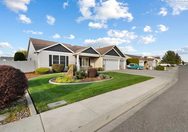Photo 3 of Single family home for sale at 8211 Snoqualmie Dr, Pasco, WA 99301 | MLS# PAC296916 | Listing updated on 2026-10-20