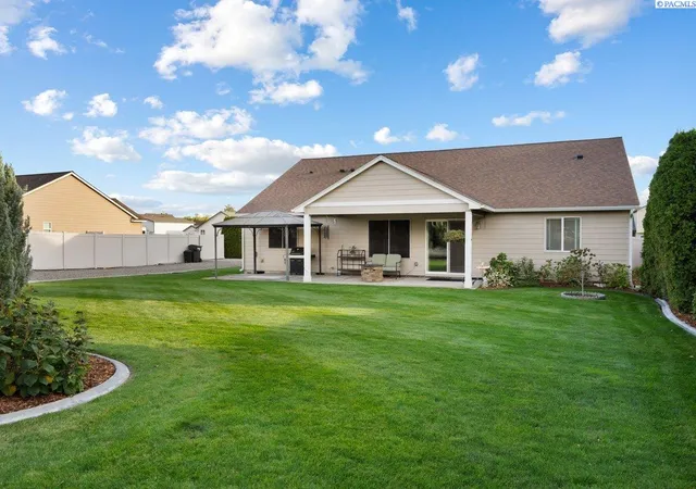 Photo 4 of Single family home for sale at 8211 Snoqualmie Dr, Pasco, WA 99301 | MLS# PAC296916 | Listing updated on 2026-10-20