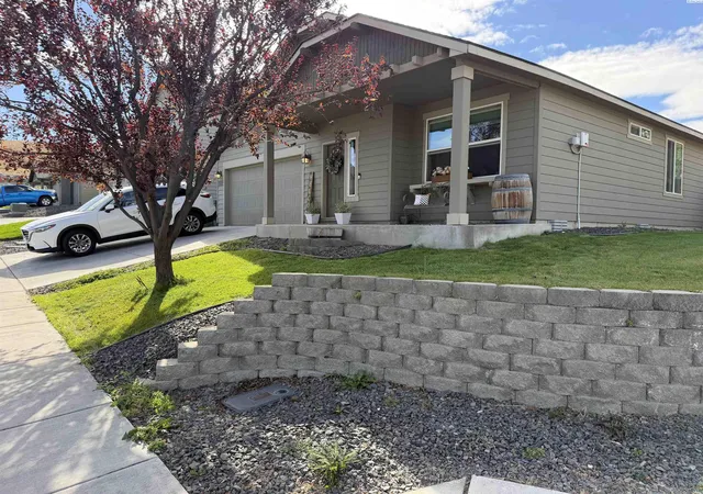 Photo 1 of Single family home for sale at 4504 S Underwood Pl, Kennewick, WA 99337 | MLS# PAC296922 | Listing updated on 2026-10-17