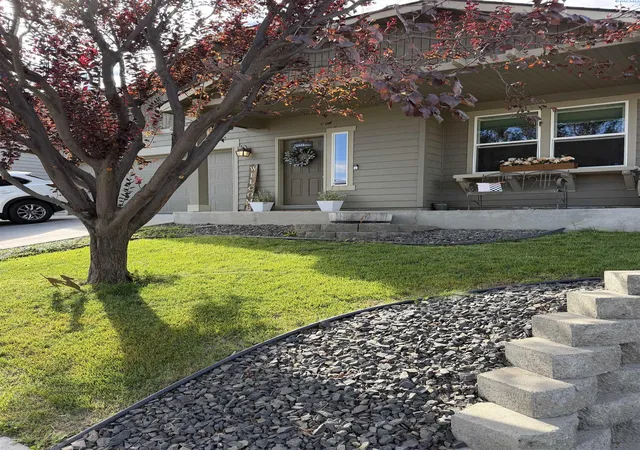Photo 2 of Single family home for sale at 4504 S Underwood Pl, Kennewick, WA 99337 | MLS# PAC296922 | Listing updated on 2026-10-17