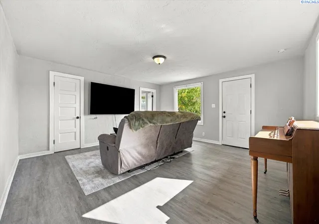 Photo 4 of Sale Pending at 1216 S 3rd Avenue, Pasco, WA 99301 | MLS# PAC296925 | Listing updated on 2026-10-21