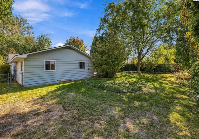 Photo 3 of Sale Pending at 1511 Alder Ave, Richland, WA 99354 | MLS# PAC296928 | Listing updated on 2026-10-21