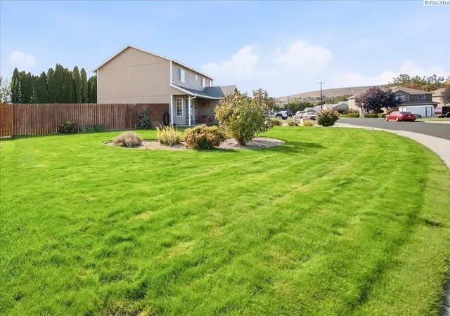 Photo 3 of Single family home for sale at 201 W 48th Avenue, Kennewick, WA 99337 | MLS# PAC296929 | Listing updated on 2026-10-22