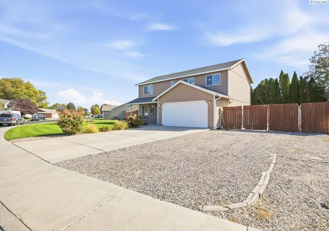 Photo 3 of Single family home for sale at 201 W 48th Avenue, Kennewick, WA 99337 | MLS# PAC296929 | Listing updated on 2026-10-22