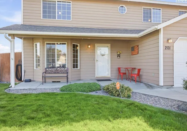 Photo 4 of Single family home for sale at 201 W 48th Avenue, Kennewick, WA 99337 | MLS# PAC296929 | Listing updated on 2026-10-22
