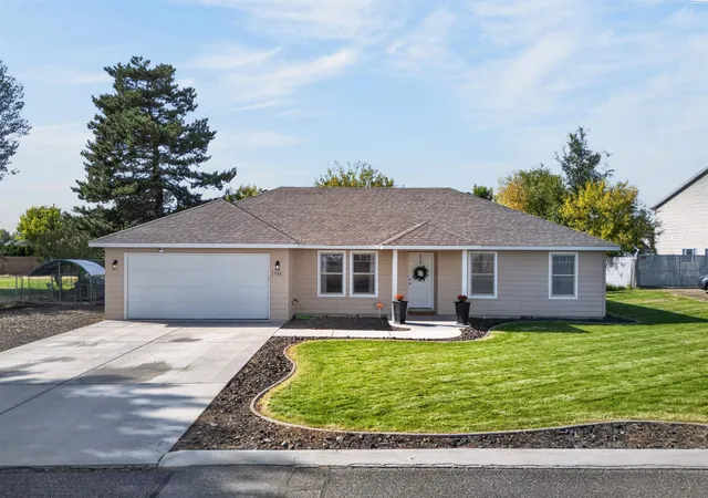 Photo 2 of Sale Pending at 1306 Road 36, Pasco, WA 99301 | MLS# PAC296931 | Listing updated on 2026-10-21