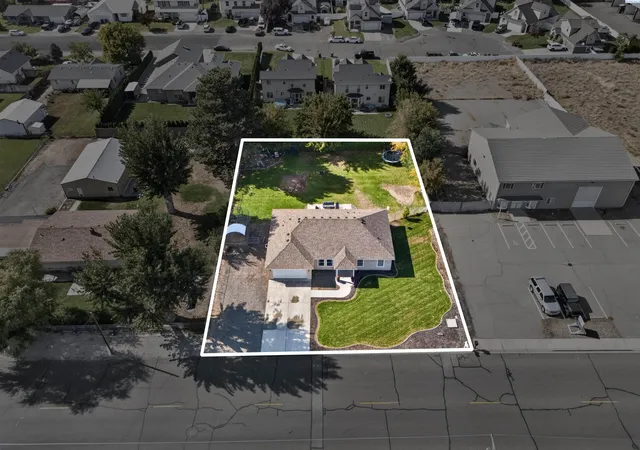 Photo 3 of Sale Pending at 1306 Road 36, Pasco, WA 99301 | MLS# PAC296931 | Listing updated on 2026-10-21