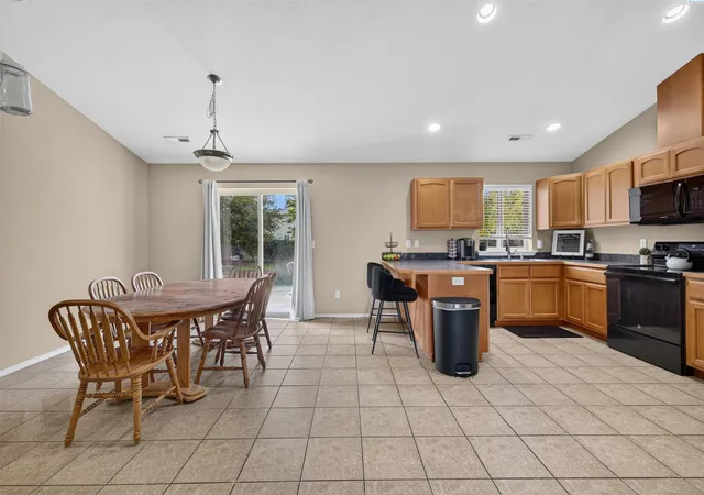 Photo 4 of Sale Pending at 1306 Road 36, Pasco, WA 99301 | MLS# PAC296931 | Listing updated on 2026-10-21