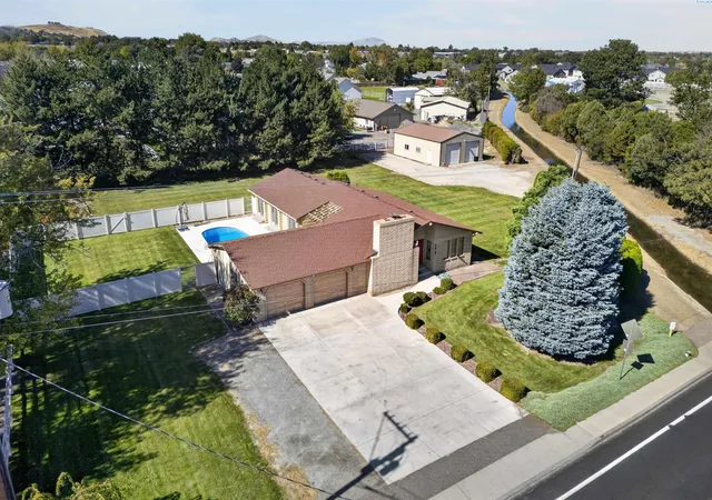 Photo 2 of Single family home for sale at 2610 S Vancouver St, Kennewick, WA 99337 | MLS# PAC296936 | Listing updated on 2026-10-22