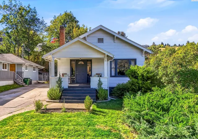 Single family home for sale at 804 S Main St, Colfax, WA 99111 | MLS# PAC296944