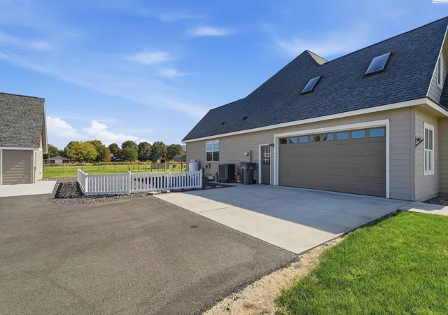 Photo 4 of Single family home for sale at 18705 S Quail Run Pr SW, Prosser, WA 99350 | MLS# PAC296948 | Listing updated on 2026-10-27