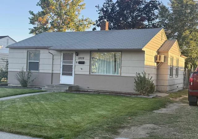 Photo 1 of Single family home for sale at 1209 West 1st, Kennewick, WA 99336 | MLS# PAC296949 | Listing updated on 2026-10-28