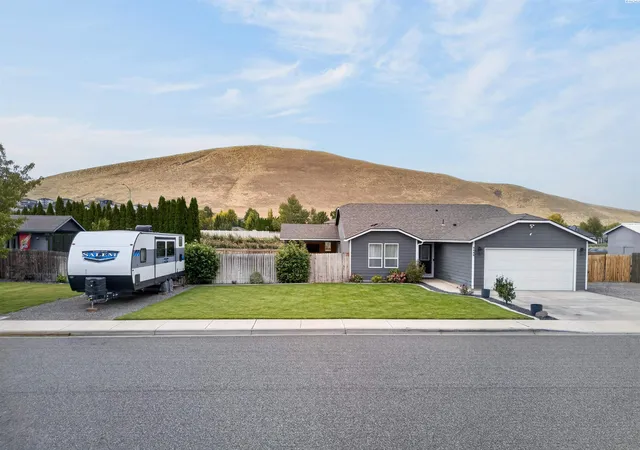 Photo 3 of Single family home for sale at 5405 Kirkwood Ln, West Richland, WA 99353 | MLS# PAC296959 | Listing updated on 2026-10-14