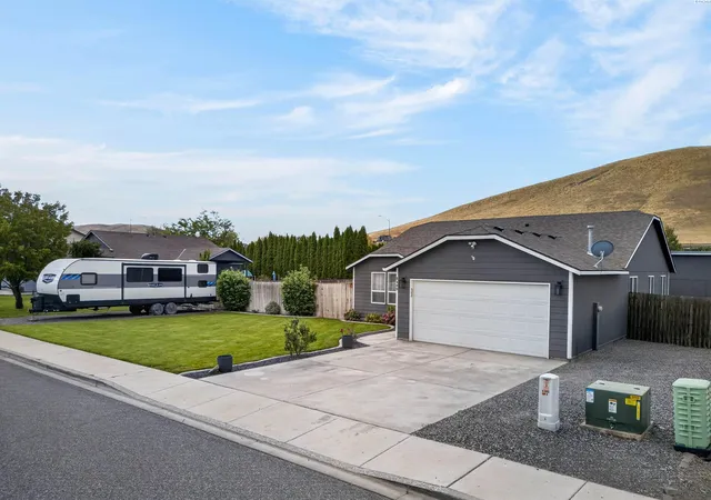 Photo 3 of Single family home for sale at 5405 Kirkwood Ln, West Richland, WA 99353 | MLS# PAC296959 | Listing updated on 2026-10-14