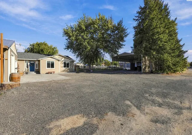 Photo 3 of Sale Pending at 218612 E Perkins Rd, Kennewick, WA 99337 | MLS# PAC296960 | Listing updated on 2026-10-21