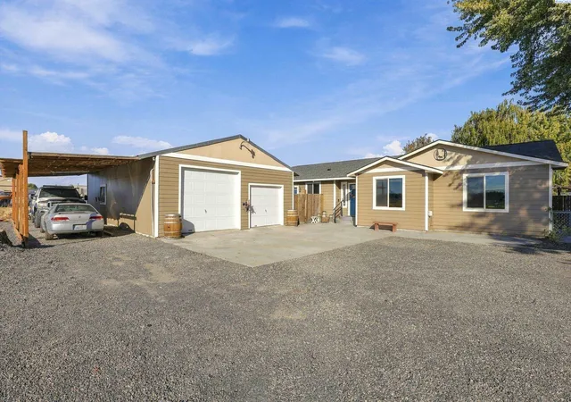 Photo 3 of Sale Pending at 218612 E Perkins Rd, Kennewick, WA 99337 | MLS# PAC296960 | Listing updated on 2026-10-21