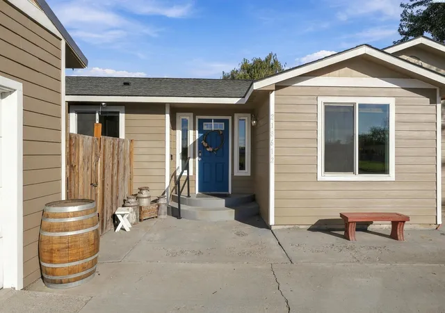 Photo 4 of Sale Pending at 218612 E Perkins Rd, Kennewick, WA 99337 | MLS# PAC296960 | Listing updated on 2026-10-21