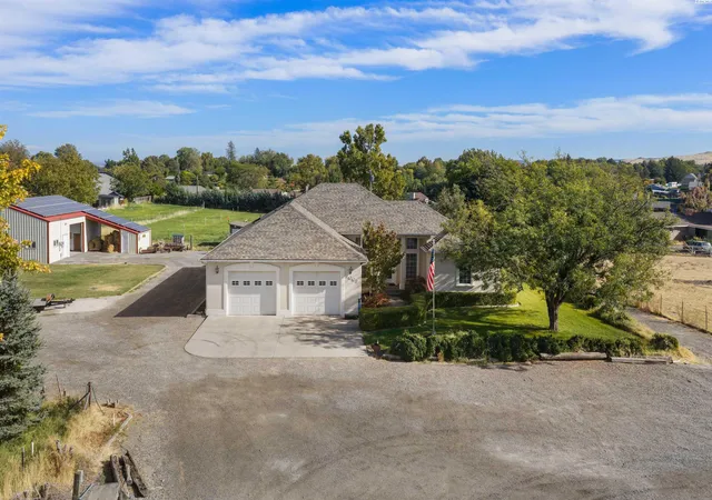 Single family home for sale at 3003 S Jean St, Kennewick, WA 99337 | MLS# PAC296972
