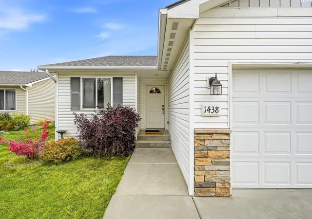 Photo 3 of Single family home for sale at 1438 SW Lost Trl, Pullman, WA 99163 | MLS# PAC296978 | Listing updated on 2026-10-15