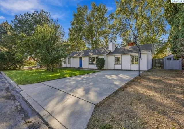 Single family home for sale at 703 W 48th Avenue, Kennewick, WA 99337 | MLS# PAC296993