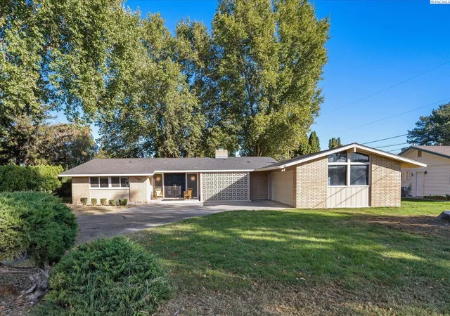 Photo 1 of Single family home for sale at 120 W 31st Avenue, Kennewick, WA 99337 | MLS# PAC296999 | Listing updated on 2026-10-29