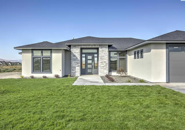 Single family home for sale at 8402 Axil Ln, Pasco, WA 99301 | MLS# PAC297011