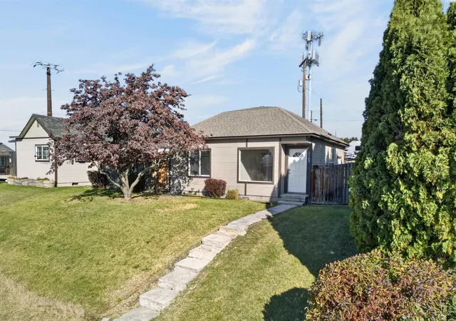 Photo 1 of Single family home for sale at 1109 Pollock Ave, Zillah, WA 98953 | MLS# PAC297014 | Listing updated on 2026-10-27