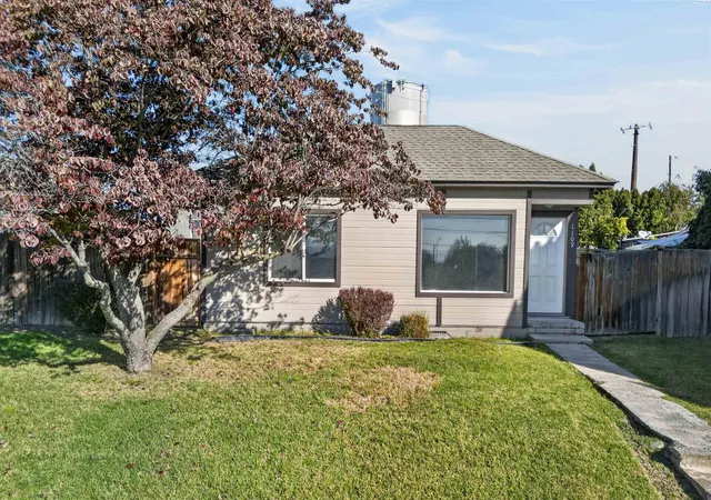 Photo 2 of Single family home for sale at 1109 Pollock Ave, Zillah, WA 98953 | MLS# PAC297014 | Listing updated on 2026-10-27