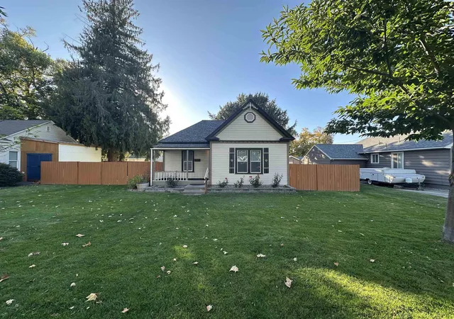 Photo 4 of Single family home for sale at 711 Main St, Prosser, WA 99350 | MLS# PAC297020 | Listing updated on 2026-10-17