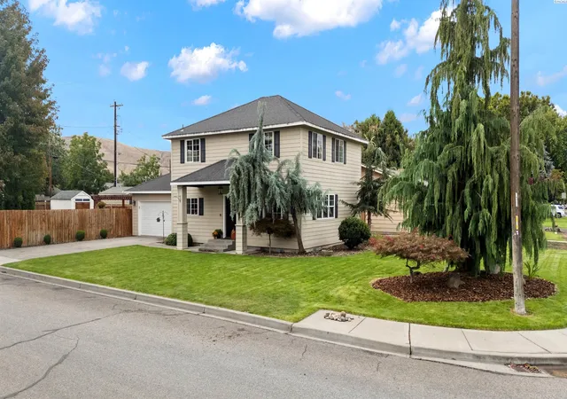 Photo 3 of Single family home for sale at 1431 Grant Ave, Prosser, WA 99350 | MLS# PAC297027 | Listing updated on 2026-10-14