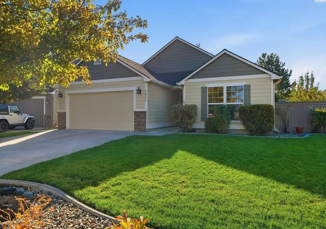 Photo 2 of Single family home for sale at 5821 W 17th Avenue, Kennewick, WA 99338 | MLS# PAC297028 | Listing updated on 2026-10-15