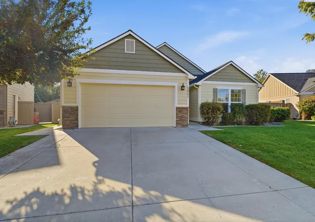 Photo 3 of Single family home for sale at 5821 W 17th Avenue, Kennewick, WA 99338 | MLS# PAC297028 | Listing updated on 2026-10-15