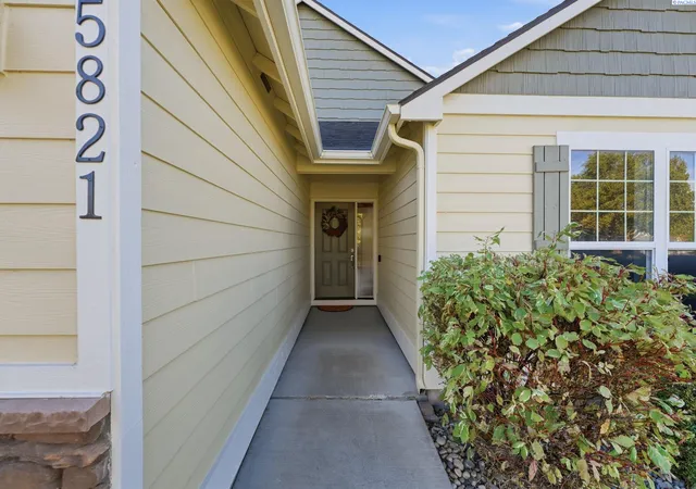 Photo 4 of Single family home for sale at 5821 W 17th Avenue, Kennewick, WA 99338 | MLS# PAC297028 | Listing updated on 2026-10-15