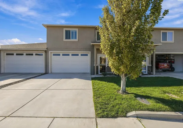 Photo 2 of Townhouse for sale at 1018 S Elma St, Kennewick, WA 99338 | MLS# PAC297031 | Listing updated on 2026-10-22