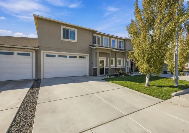 Photo 3 of Townhouse for sale at 1018 S Elma St, Kennewick, WA 99338 | MLS# PAC297031 | Listing updated on 2026-10-22