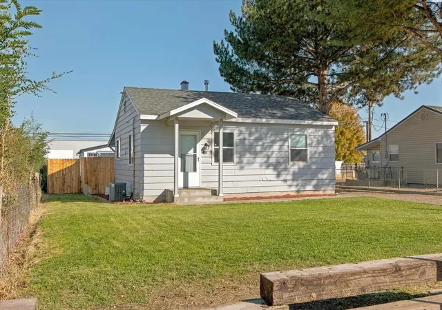 Photo 1 of Single family home for sale at 146 Walnut St, Burbank, WA 99323 | MLS# PAC297037 | Listing updated on 2026-10-16