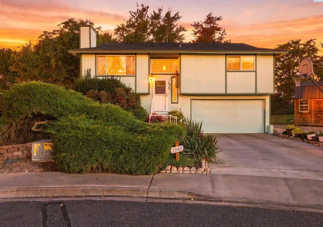 Photo 1 of Sale Pending at 1941 Quail Ct, West Richland, WA 99353 | MLS# PAC297044 | Listing updated on 2026-10-21