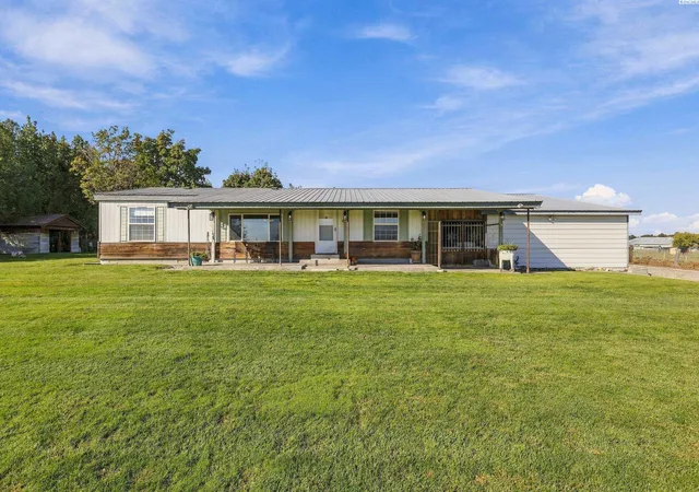 Photo 3 of Sale Pending at 16206 S Yew St, Kennewick, WA 99337 | MLS# PAC297055 | Listing updated on 2026-10-21