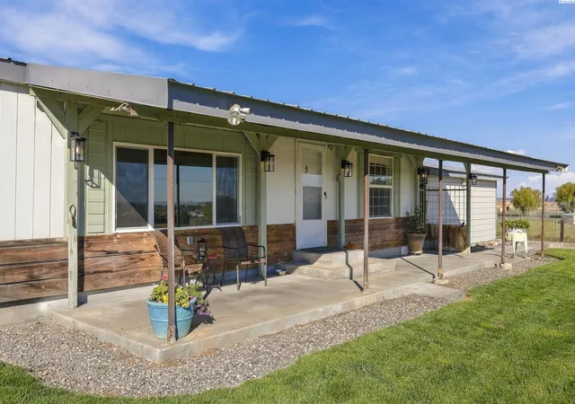 Photo 3 of Sale Pending at 16206 S Yew St, Kennewick, WA 99337 | MLS# PAC297055 | Listing updated on 2026-10-21