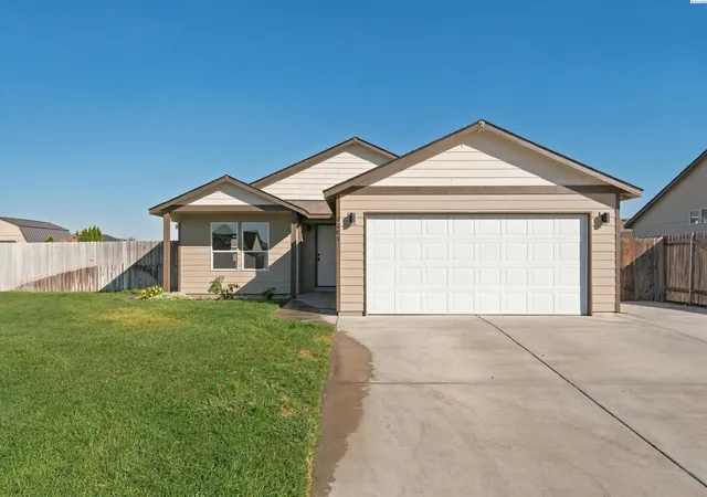 Single family home for sale at 6209 Panther Ln, Pasco, WA 99301 | MLS# PAC297068