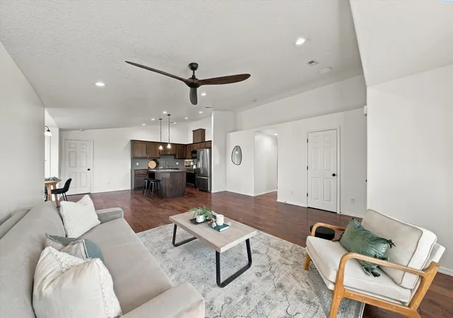 Photo 2 of Single family home for sale at 6209 Panther Ln, Pasco, WA 99301 | MLS# PAC297068 | Listing updated on 2026-10-17